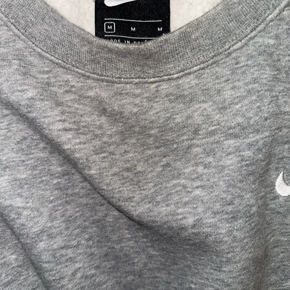 Nike Sportswear Essential Fleece Womens Loose Fit Crew Sweatshirt Grey Size Med - Picture 4 of 5
